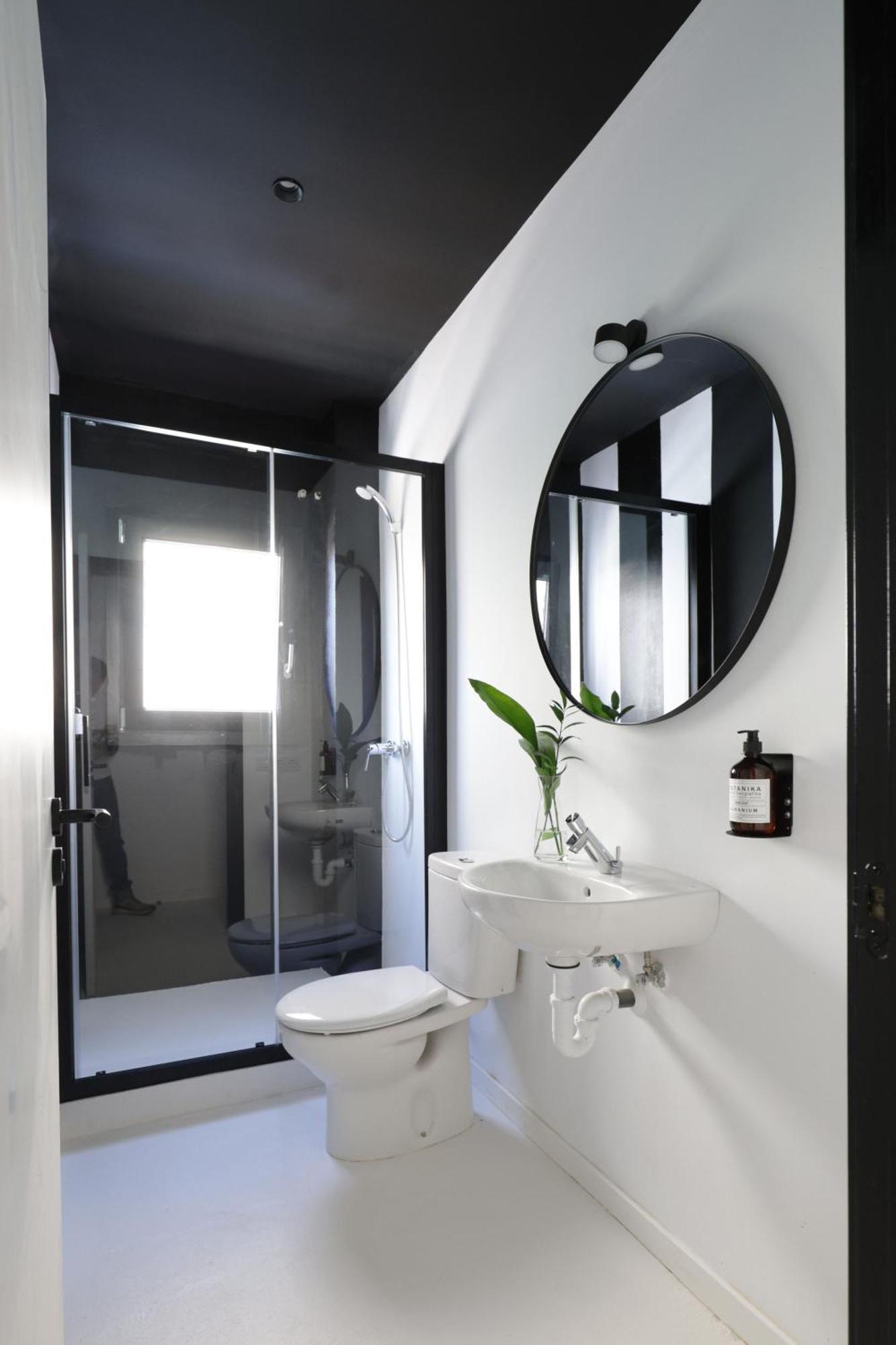 Black And White Hostel Palamos Ngoại thất bức ảnh